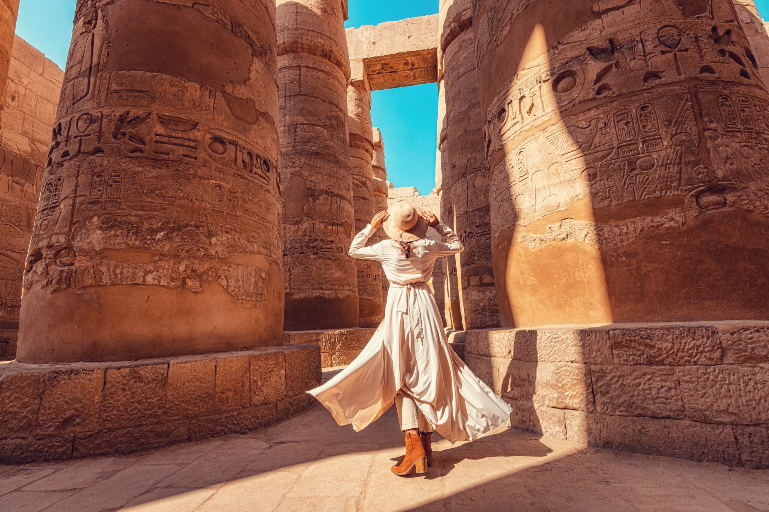 Woman,Traveler,Explores,The,Ruins,Of,The,Ancient,Karnak,Temple